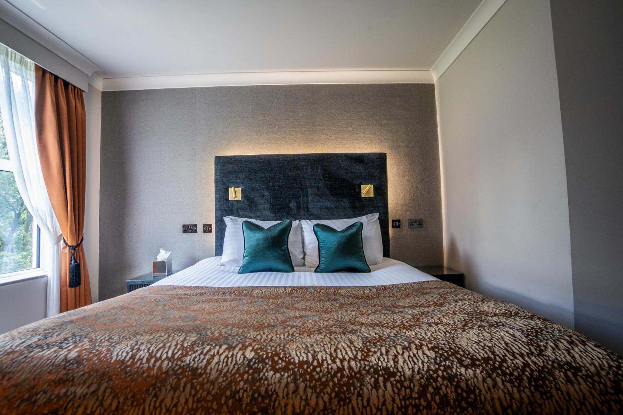 Hunton Park Hotel Кингс-Лангли Экстерьер фото